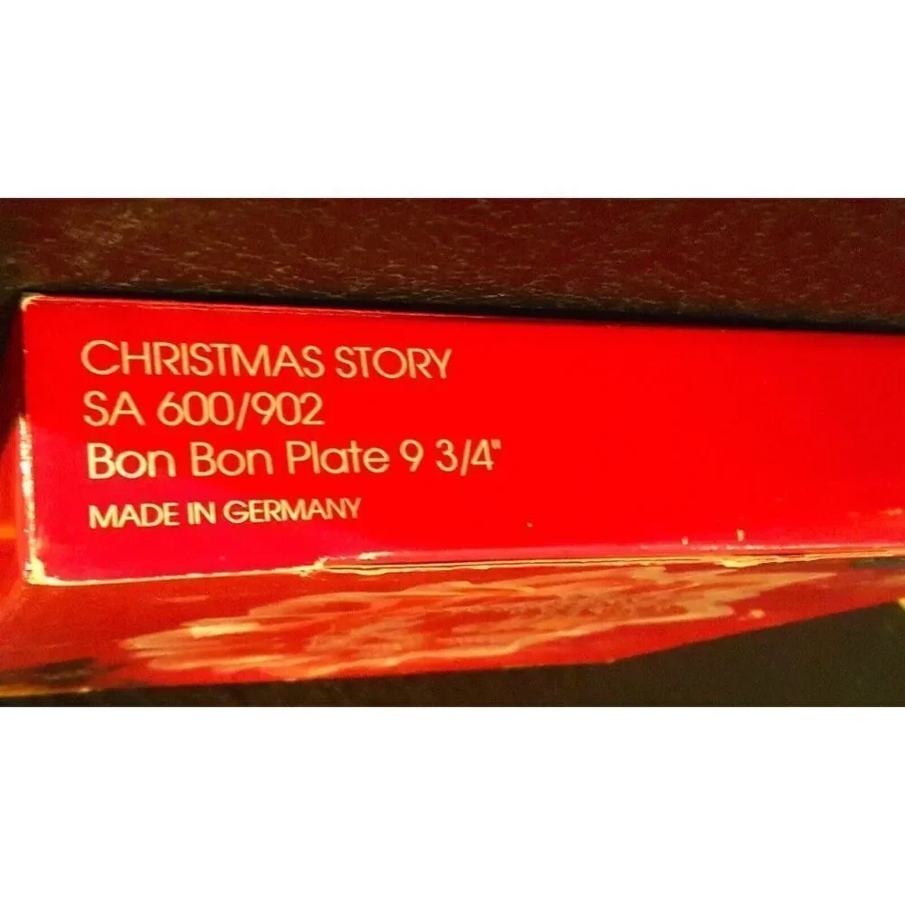Mikasa Bon Bon Festive Plate Dish Christmas Story SA 600 902 Holiday Xmas New